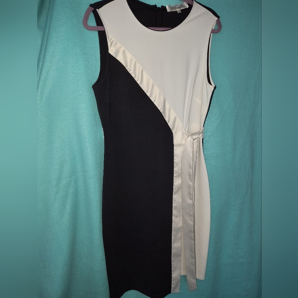 Diane Von Furstenberg LINDSEY ASYMMETRICAL FAUX WRAP SHEATH DRESS Size 10
